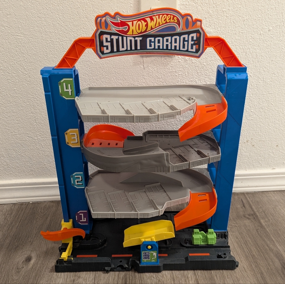 Hotwheels Stunt Garage Playset